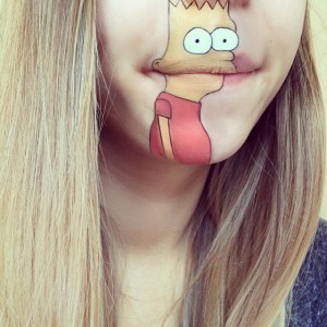 Dudağına Bart Simpsons Çizen Kız