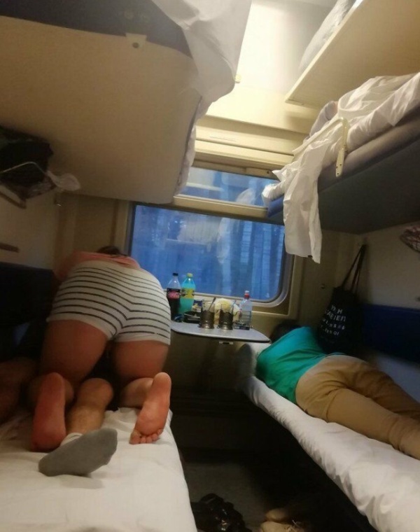 Seksi Rus Kızları Tren Yolculuğu