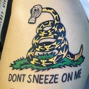 corona yılan dövmesi down sneeze on me
